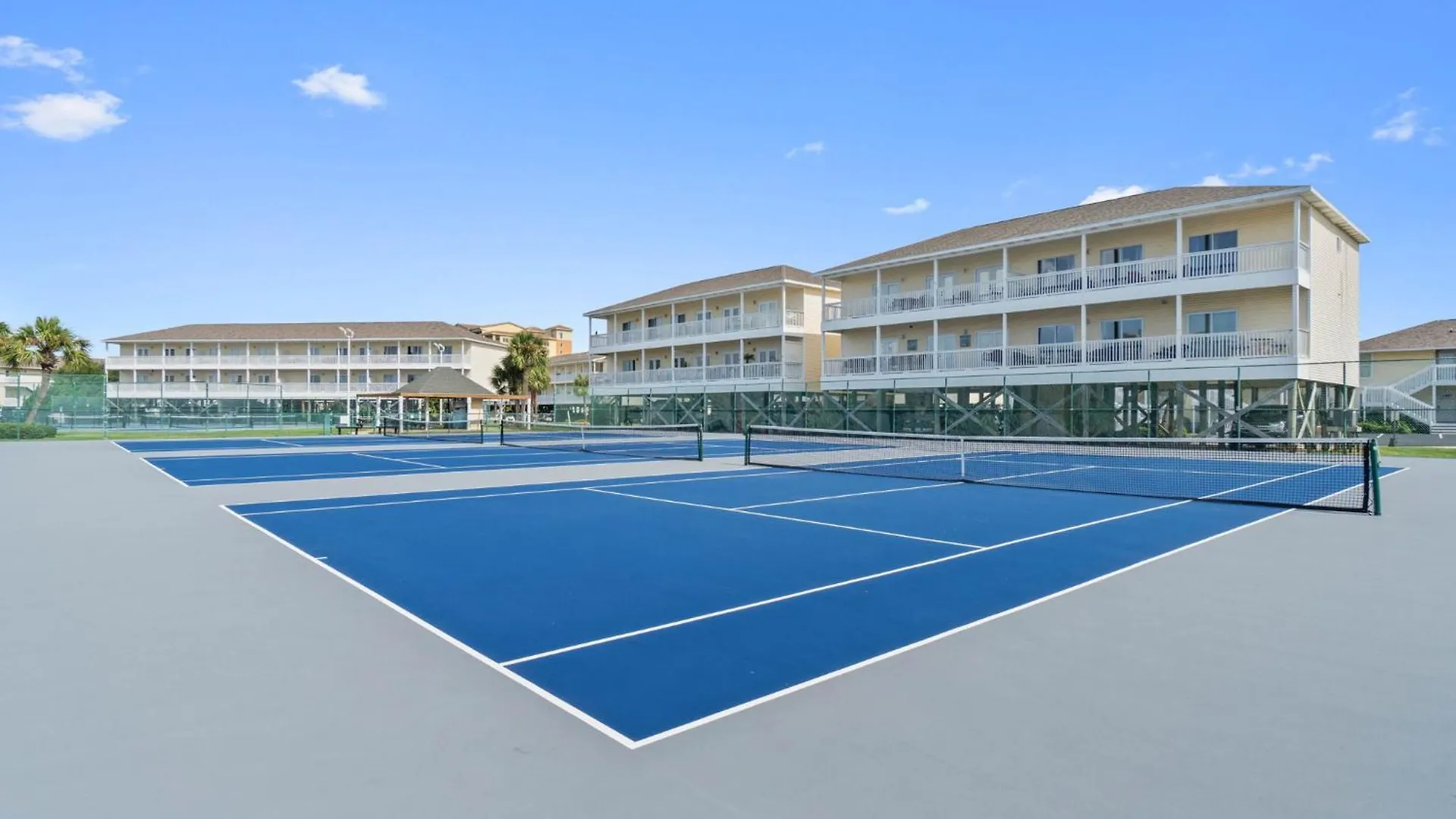 Sandpiper Cove 8140 - 500 Feet To The Beach! Pool In The Back Yard! 度假居