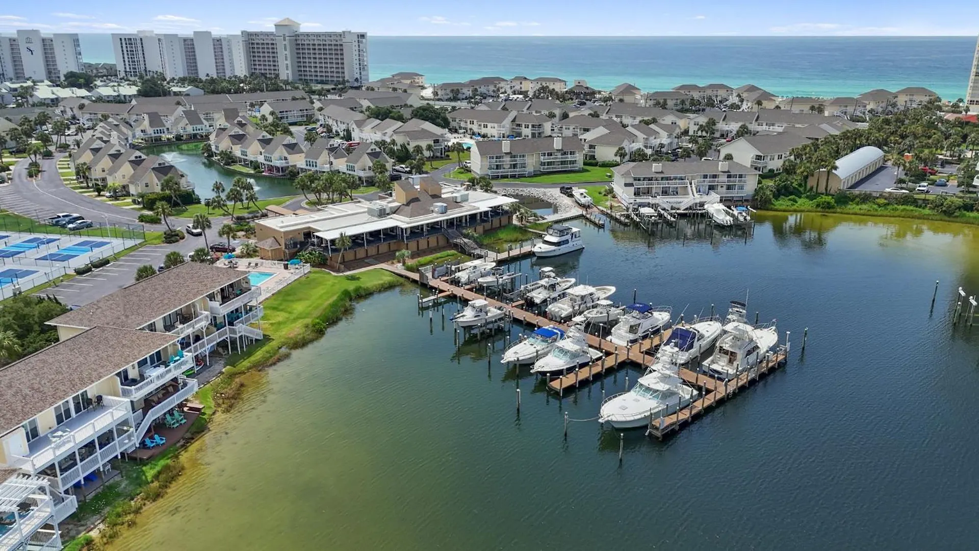 Sandpiper Cove 8140 - 500 Feet To The Beach! Pool In The Back Yard! 德斯廷