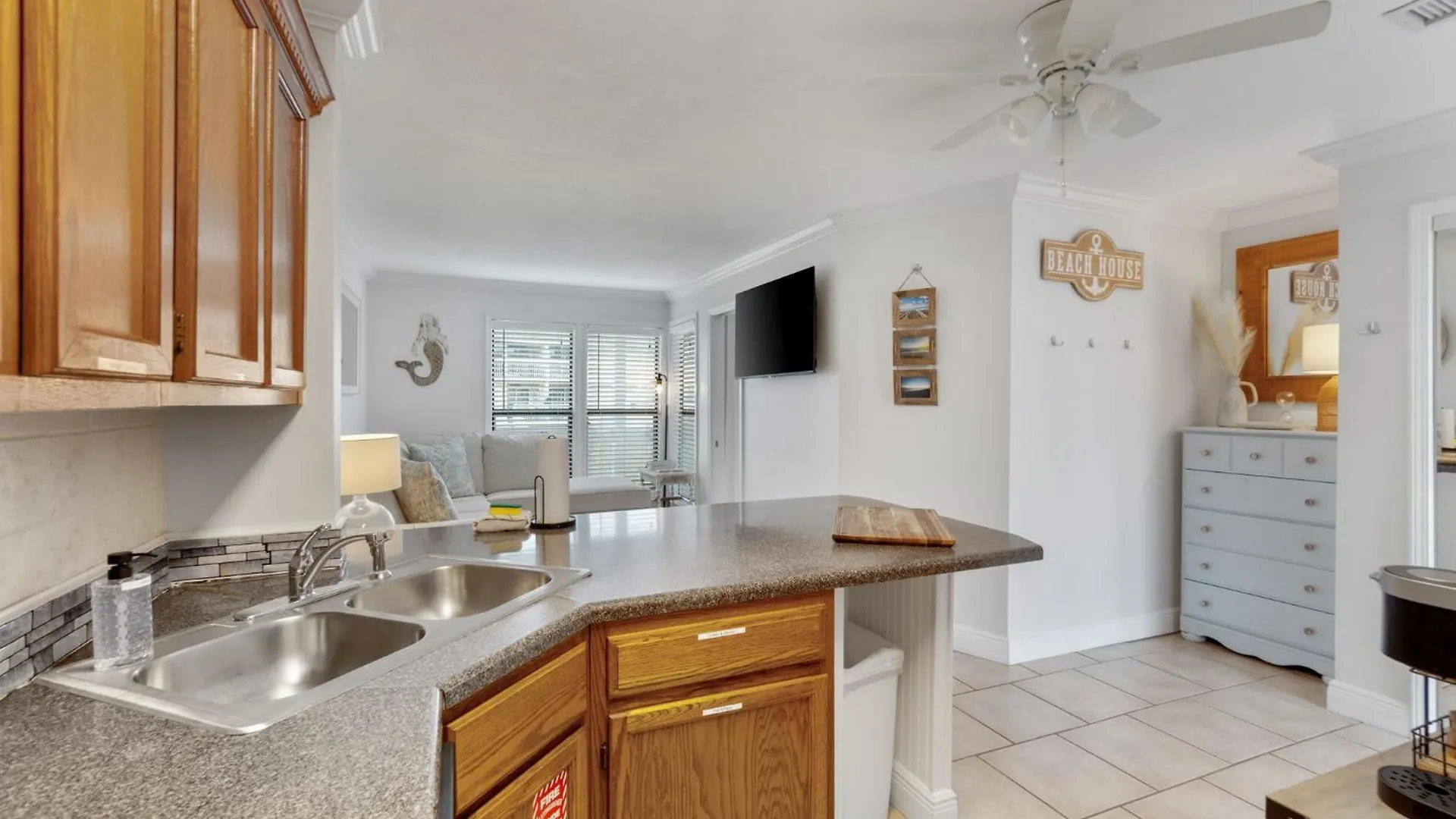 Sandpiper Cove 8140 - 500 Feet To The Beach! Pool In The Back Yard! 度假居