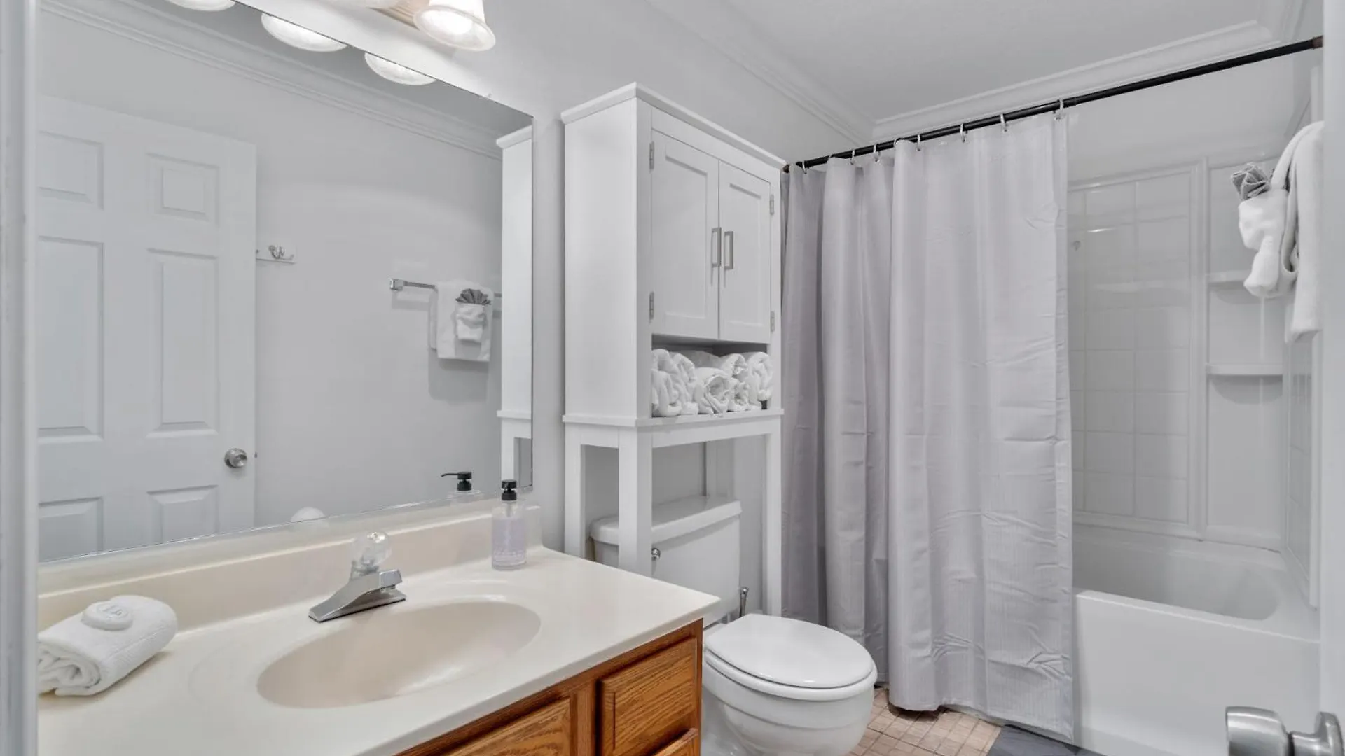 Sandpiper Cove 8140 - 500 Feet To The Beach! Pool In The Back Yard! 德斯廷