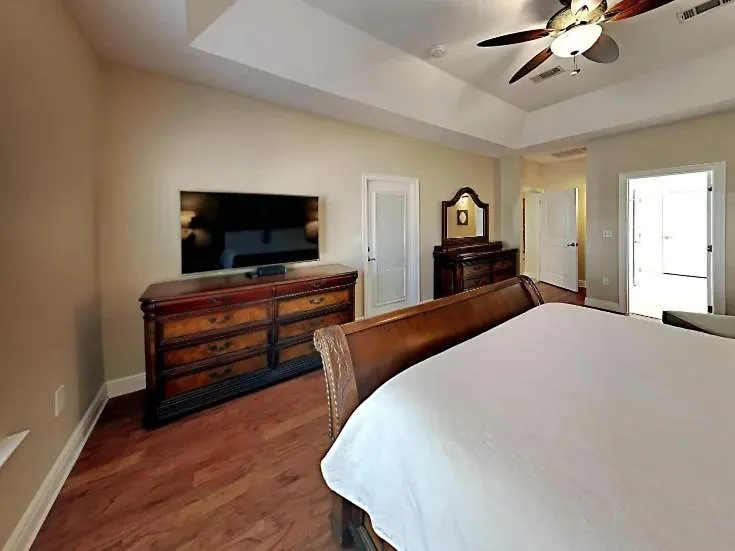 Beauty 4 Bed 3 Bath 5 Min Walk To In Gated Community 度假居