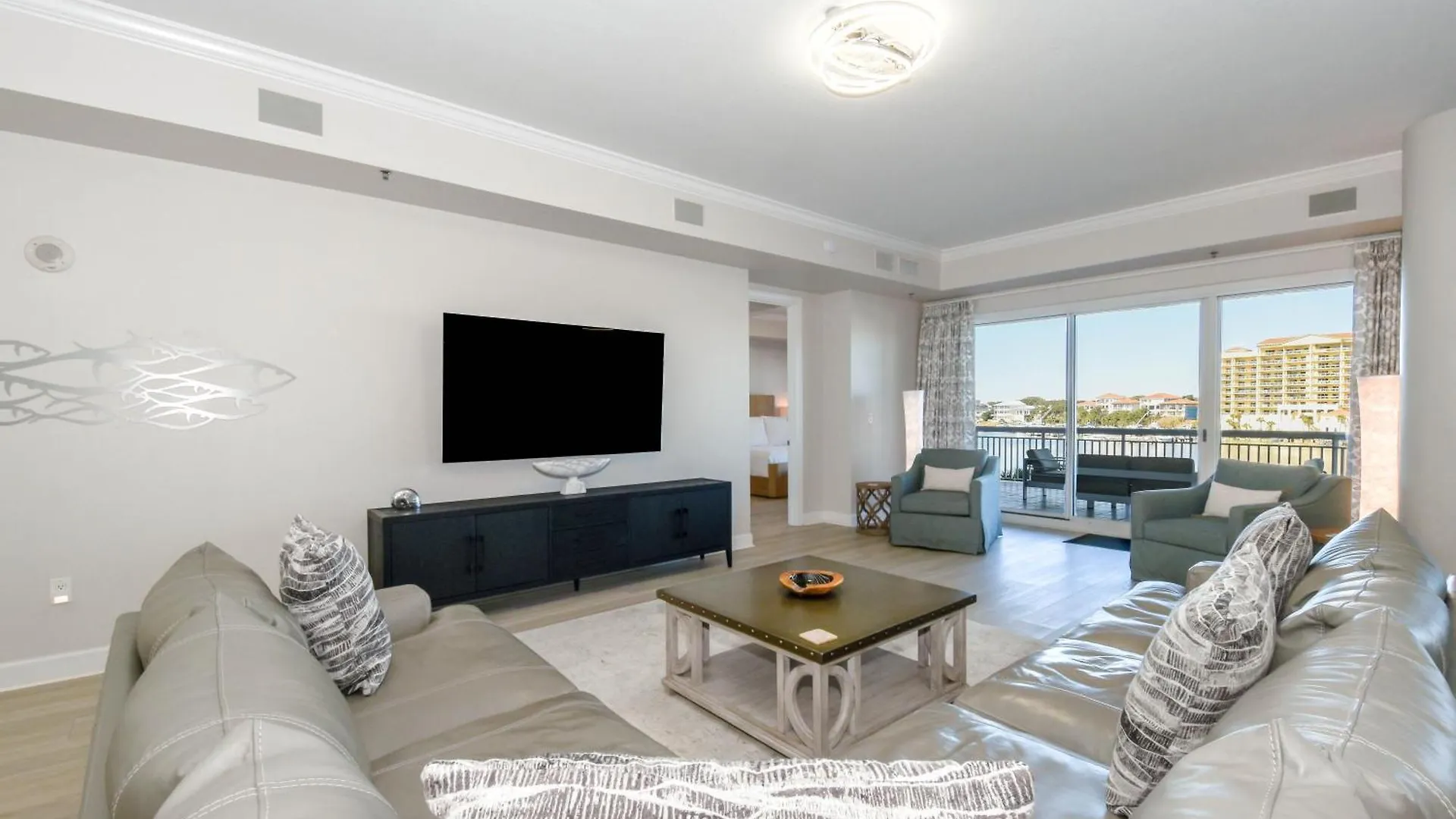 Apartment Harbor Landing 203a *