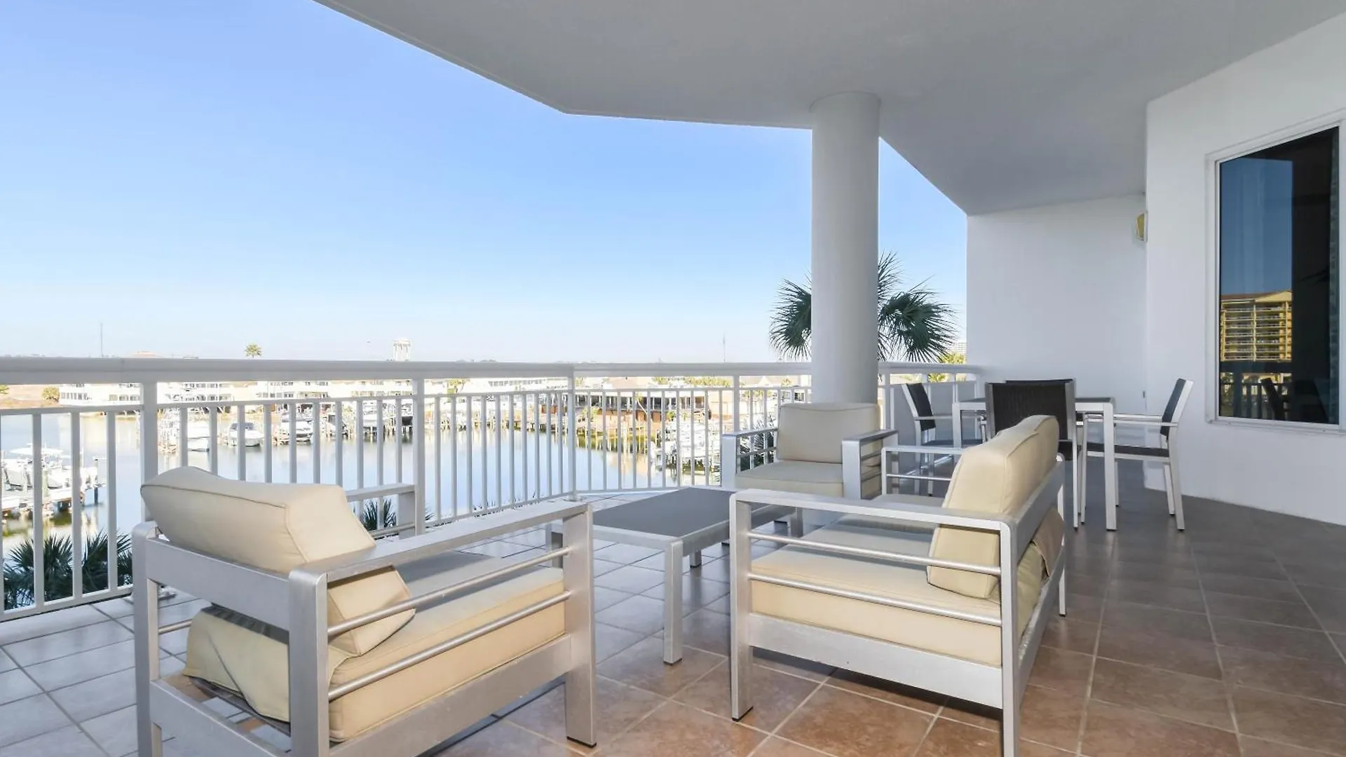 Apartment Harbor Landing 203a