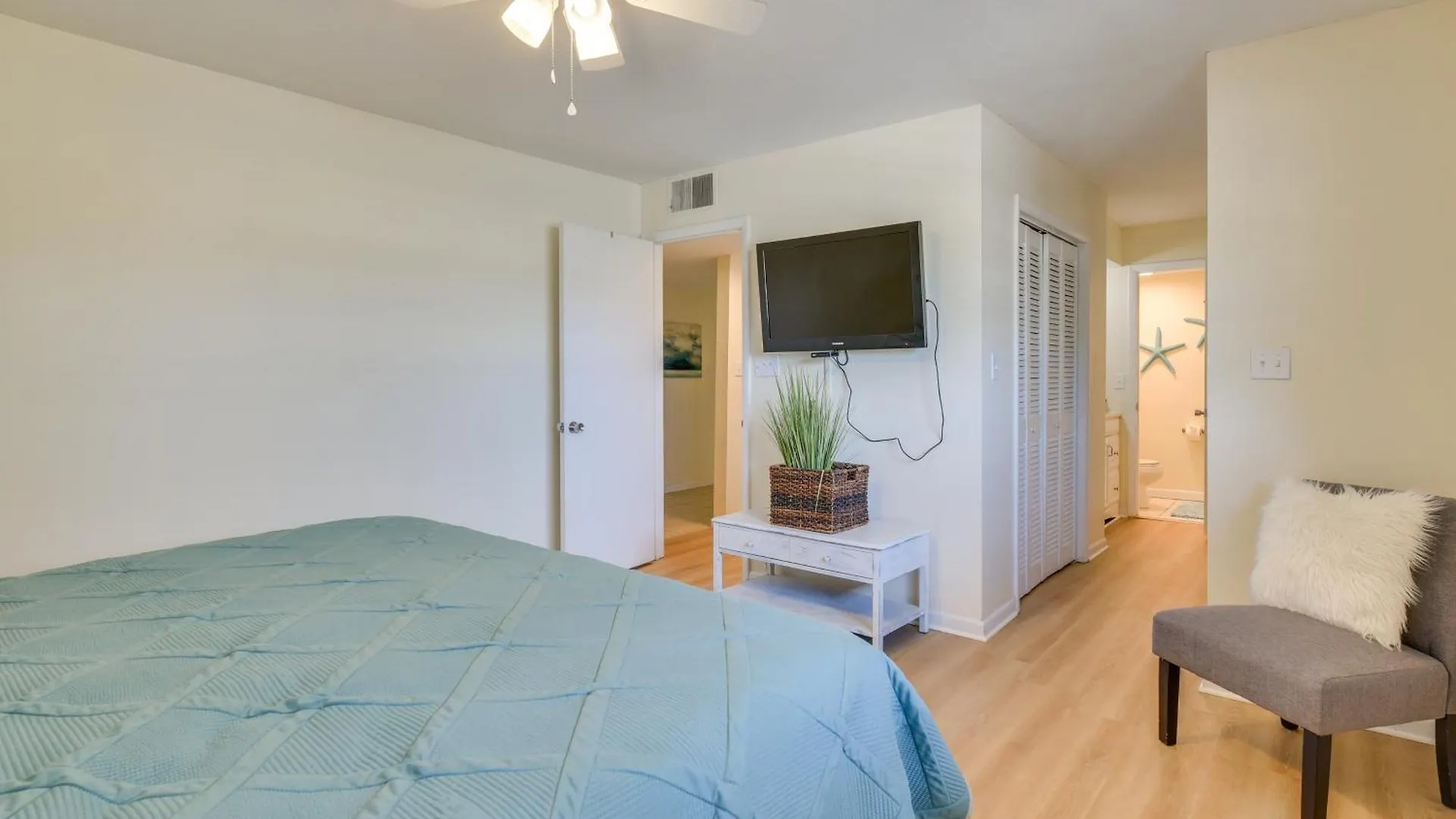 Bright Miramar - Walk To Beach!