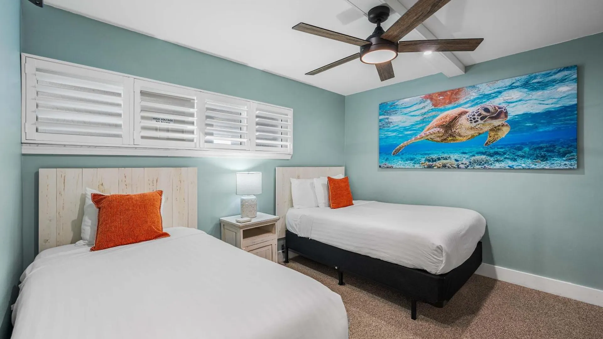 Surf And Racquet Unit 605