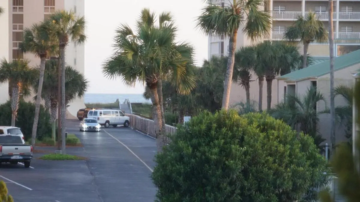 Lovely Townhome - Shoreline Towers Walk Pool *