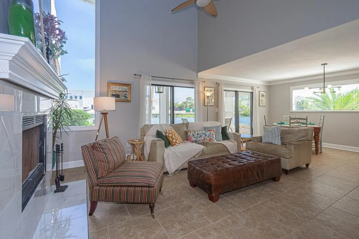 Lovely Townhome - Shoreline Towers Walk Pool