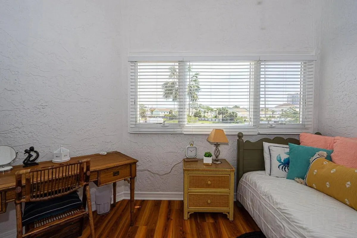 Holiday home Lovely Townhome - Shoreline Towers Walk Pool *