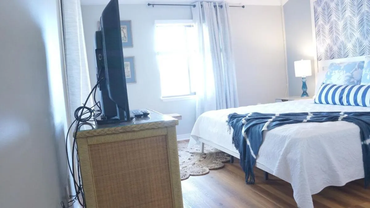 Lovely Townhome - Shoreline Towers Walk Pool Holiday home