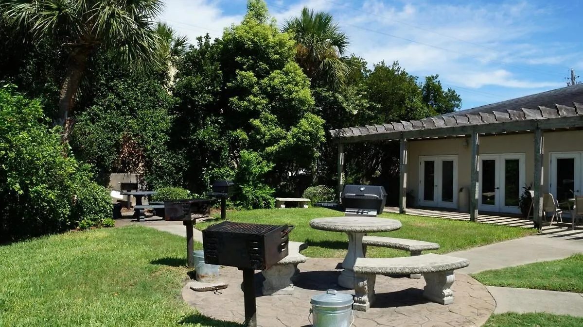Lovely Townhome - Shoreline Towers Walk Pool