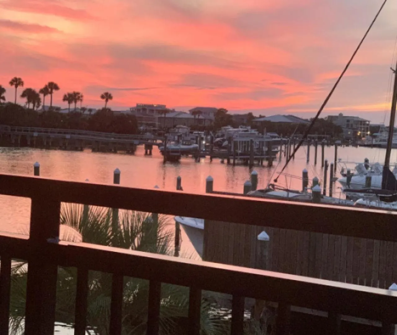 Sandpiper Cove 1 Bedroom Overlooking Canal 5 Minute Walk To The Fl