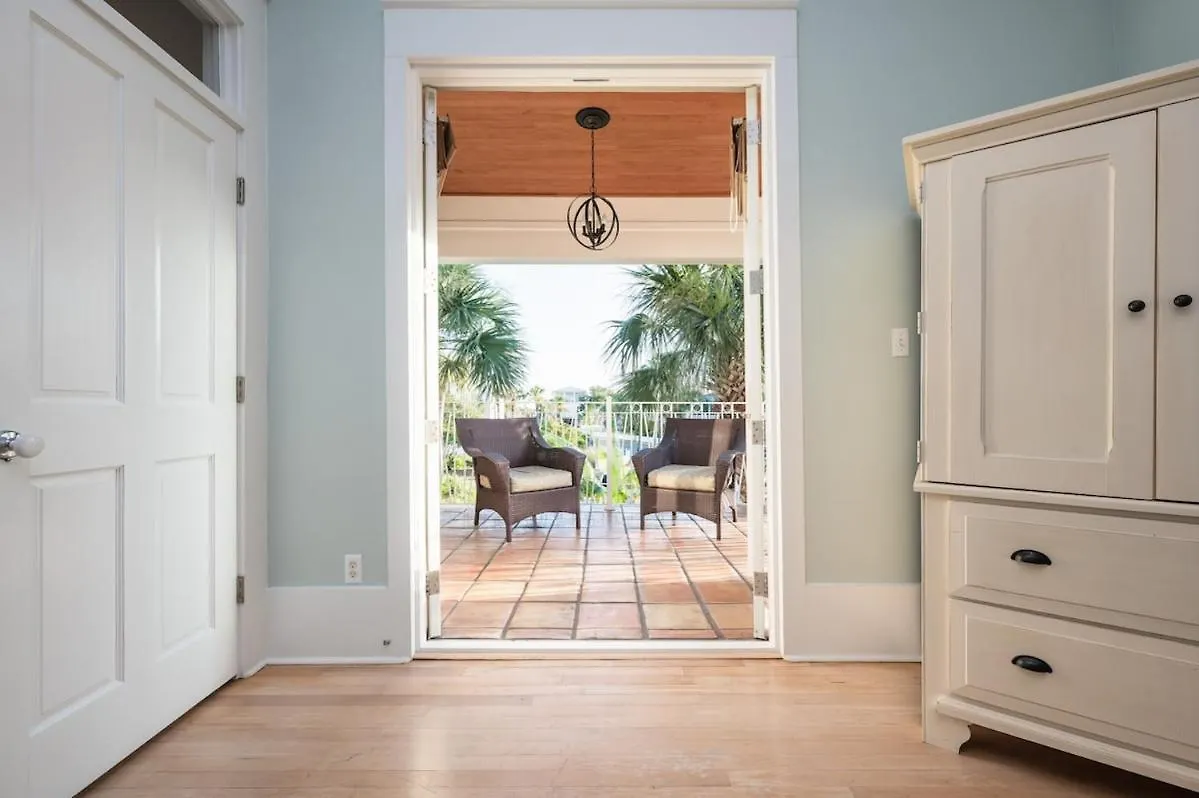 Luxury 3br Gated - Infinity Pool, Walk To Private - Vet-owned! Holiday home Destin