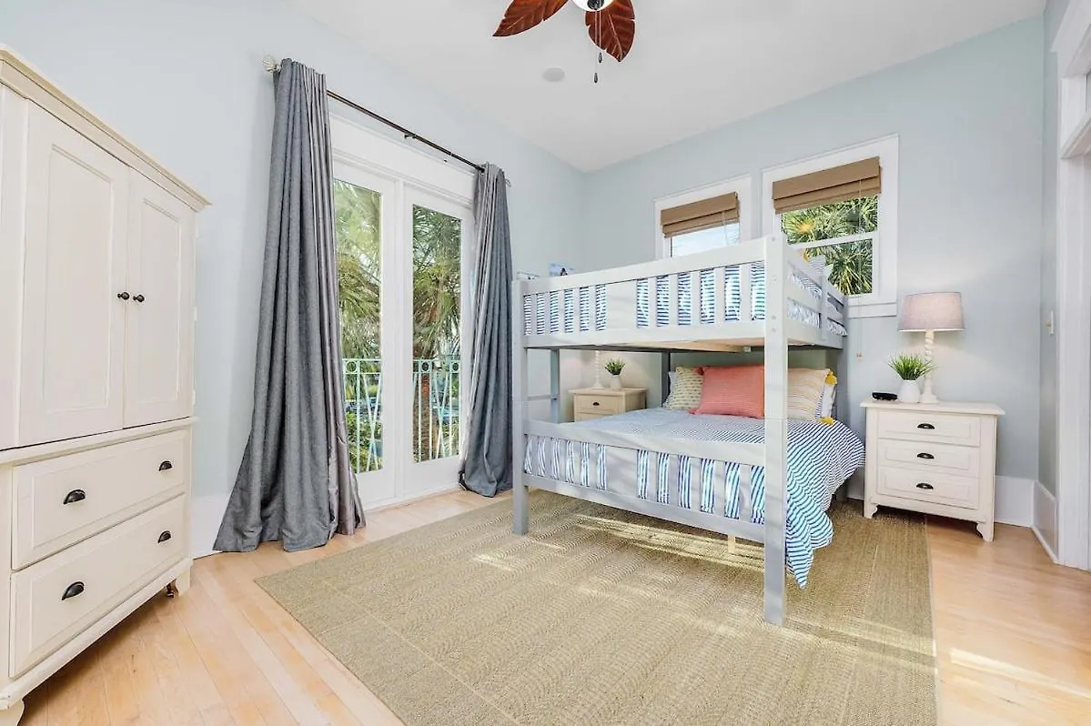 Luxury 3br Gated - Infinity Pool, Walk To Private - Vet-owned! Holiday home Destin