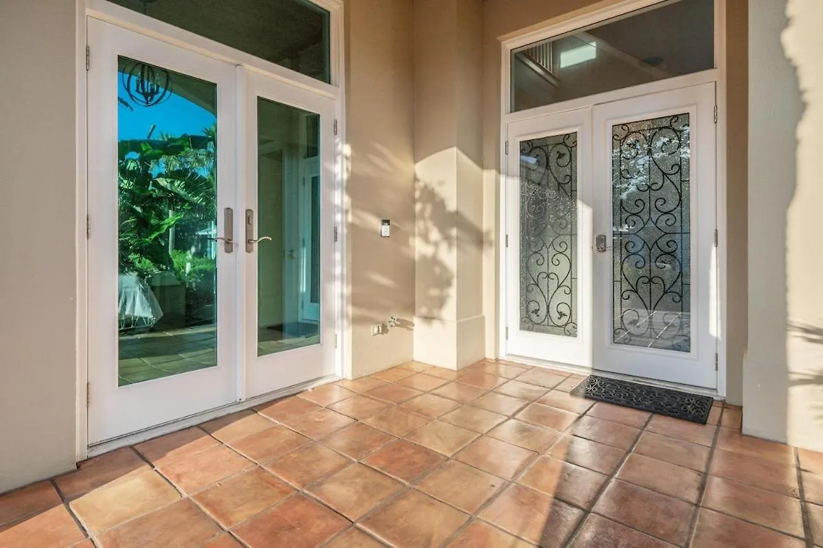 Luxury 3br Gated - Infinity Pool, Walk To Private - Vet-owned! Holiday home