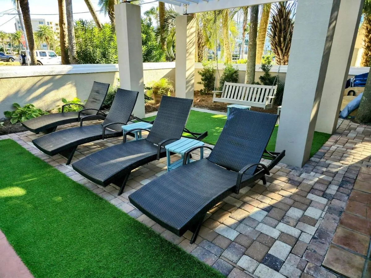 Luxury 3br Gated - Infinity Pool, Walk To Private - Vet-owned! *