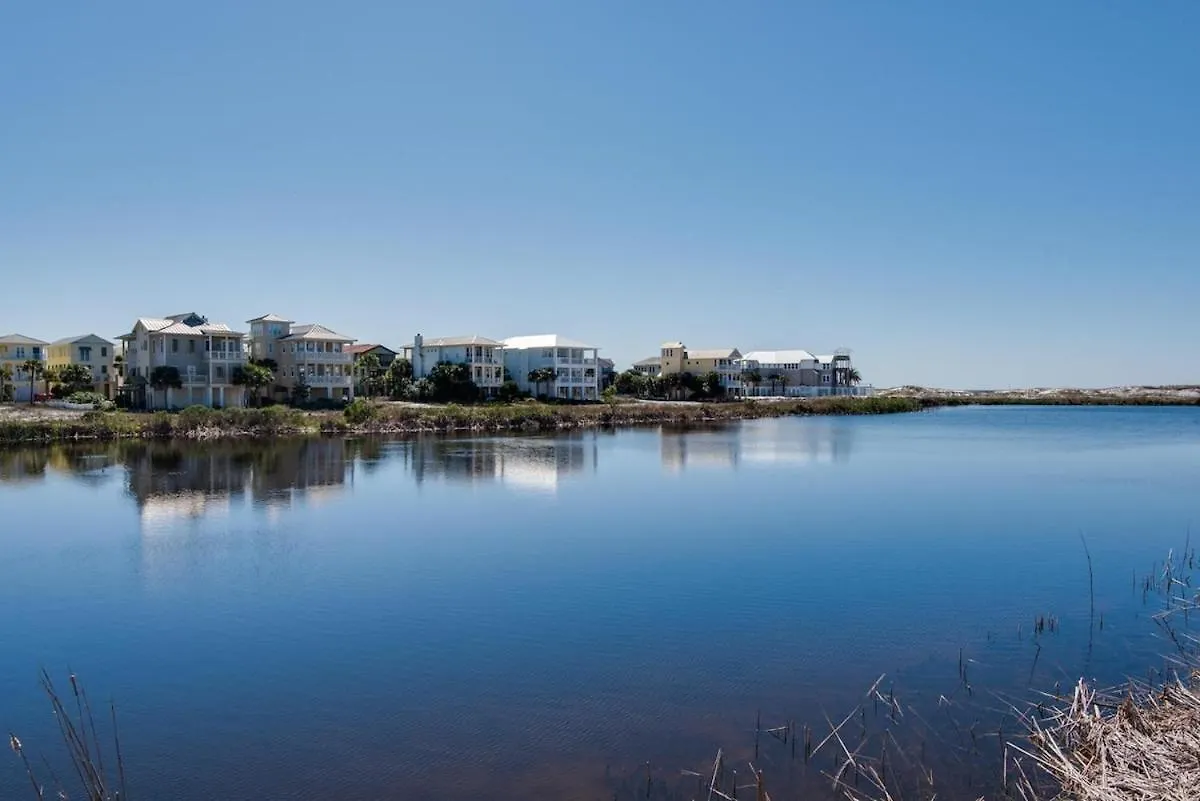 Luxury 3br Gated - Infinity Pool, Walk To Private - Vet-owned! Holiday home Destin
