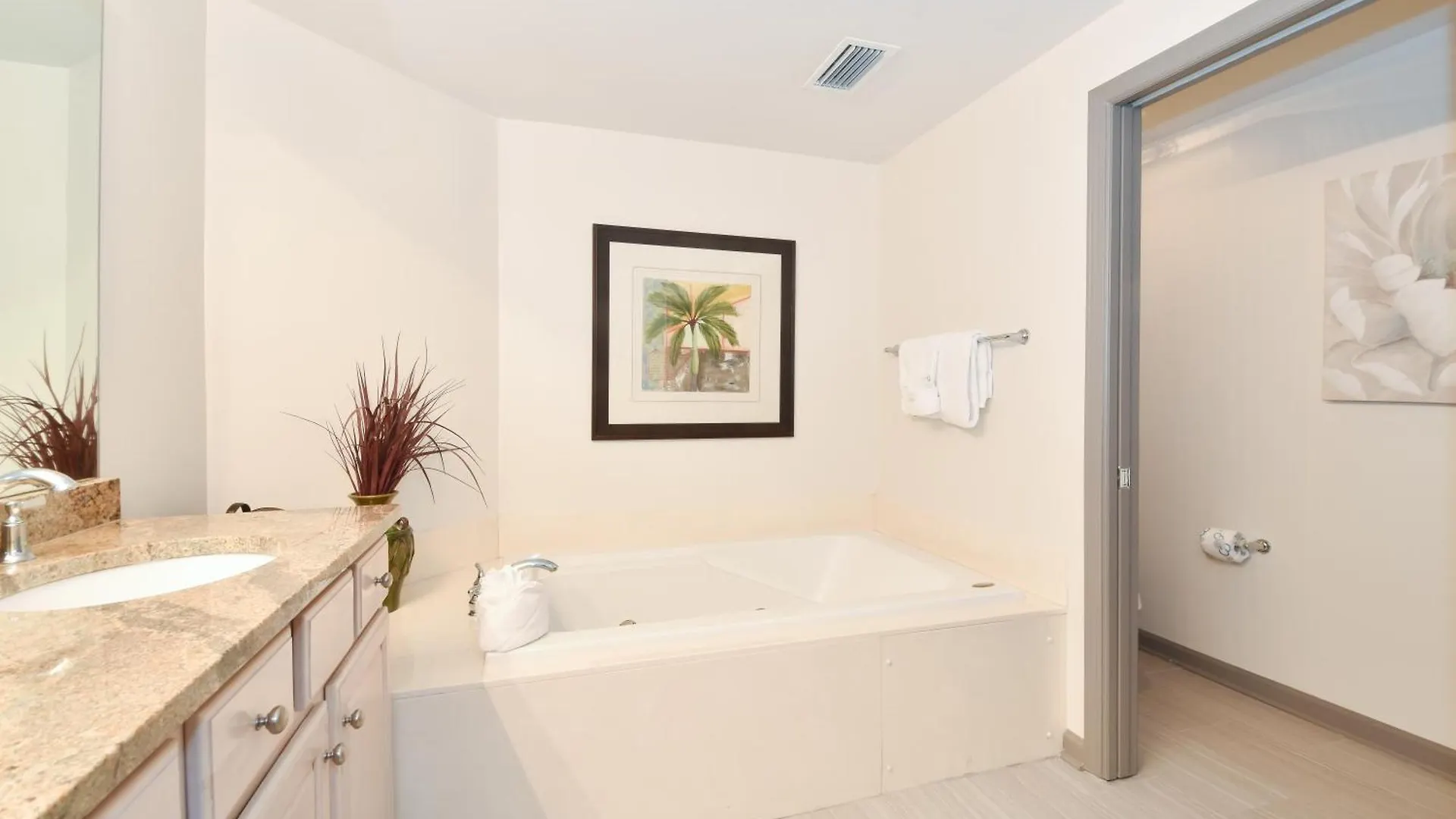 Silver Towers E102 Apartment *