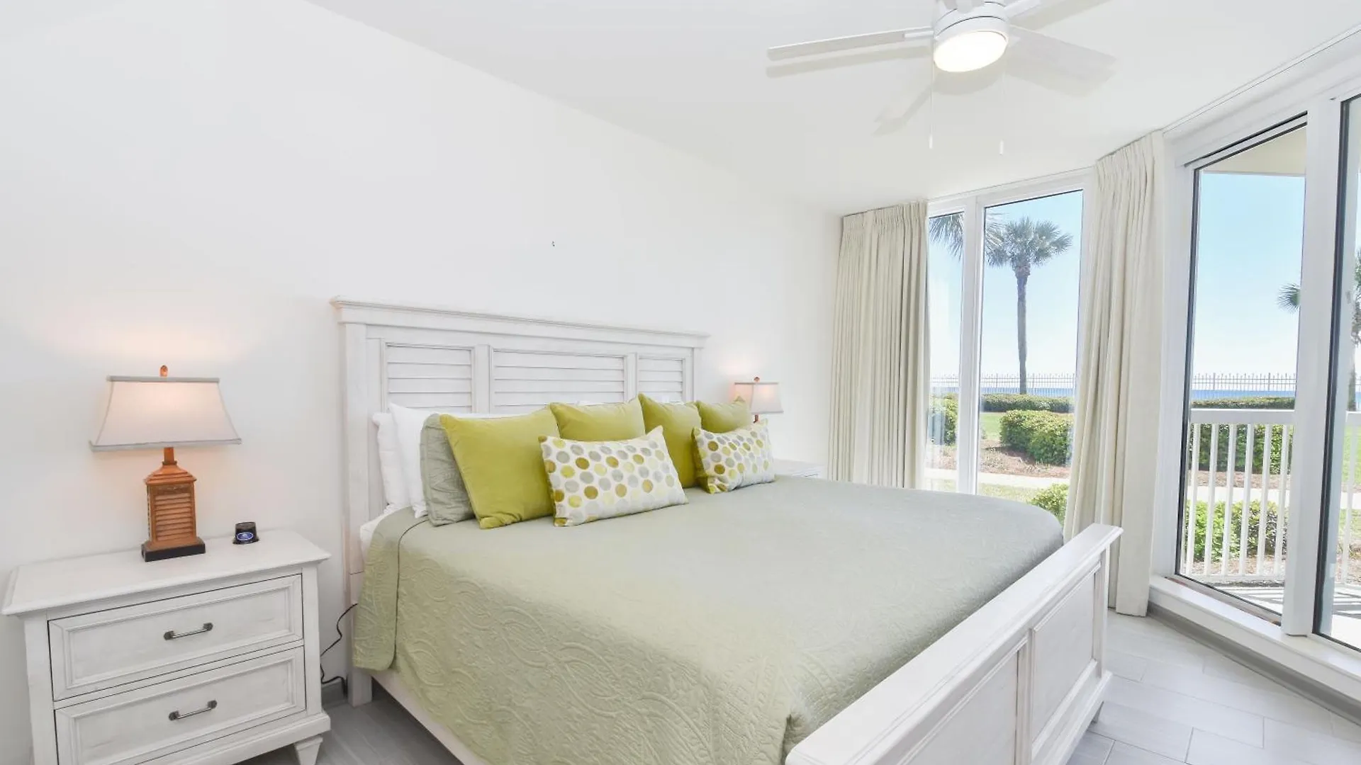 Silver Towers E102 Apartment *