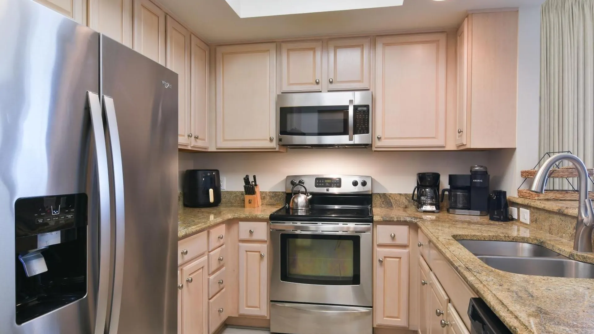 Silver Towers E102 Apartment