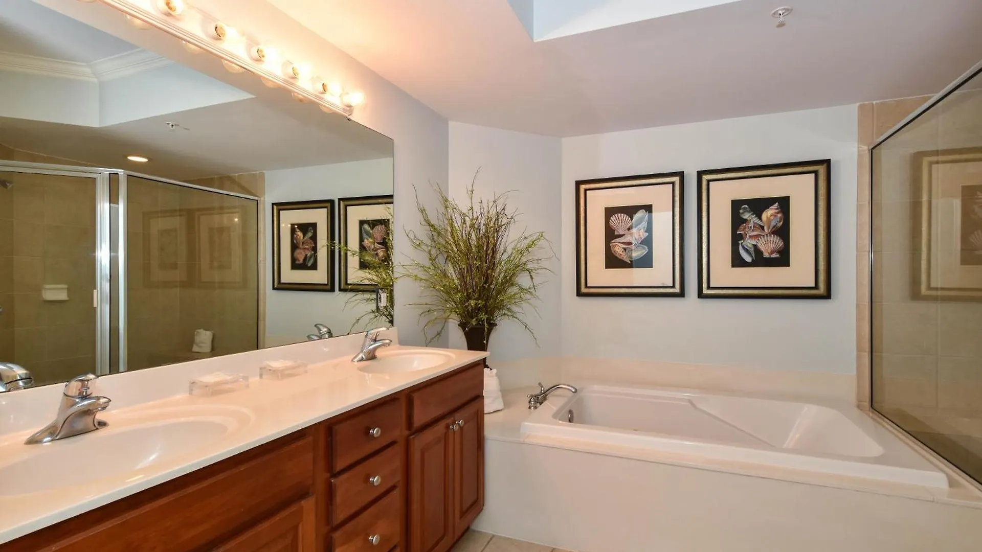 Silver Towers W905 Apartment *