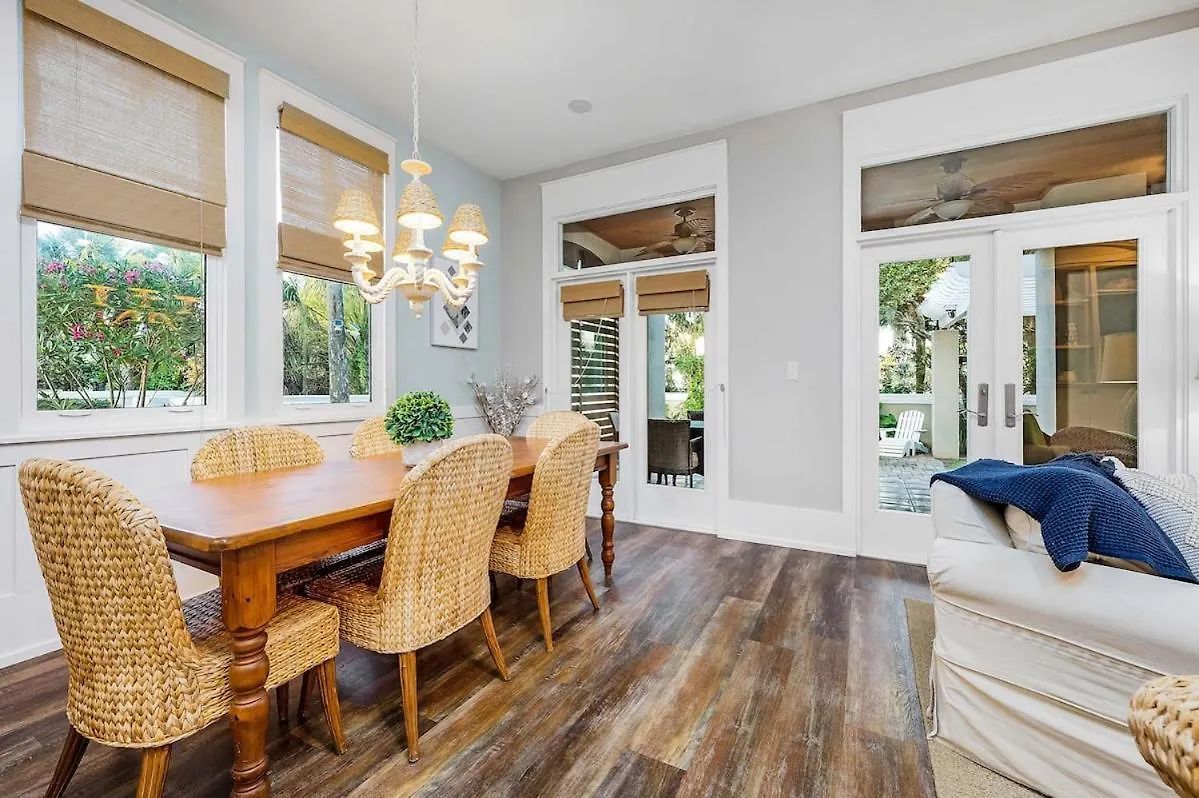 Luxury 3br Gated - Infinity Pool, Walk To Private - Vet-owned!