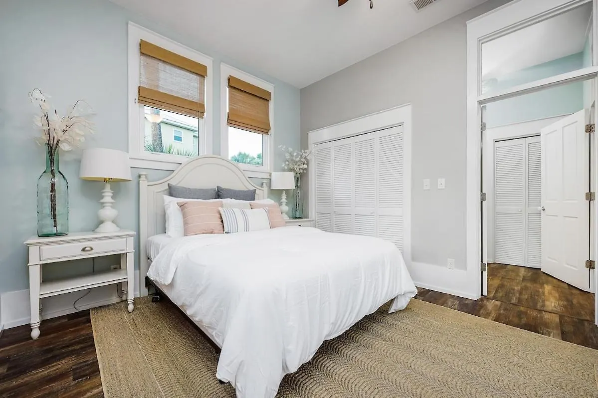 Luxury 3br Gated - Infinity Pool, Walk To Private - Vet-owned! Holiday home Destin