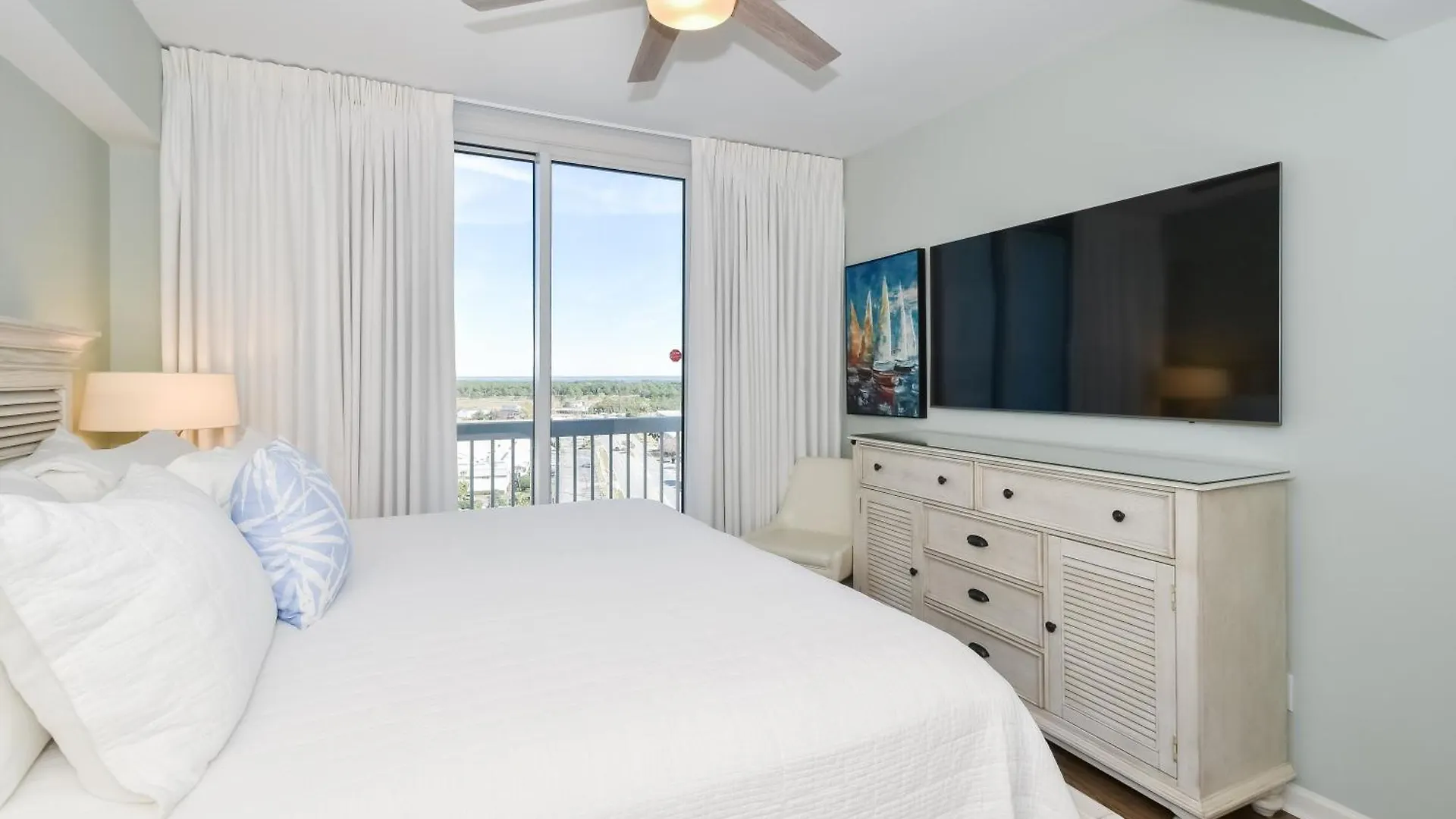 Silver Towers E1404 Apartment *