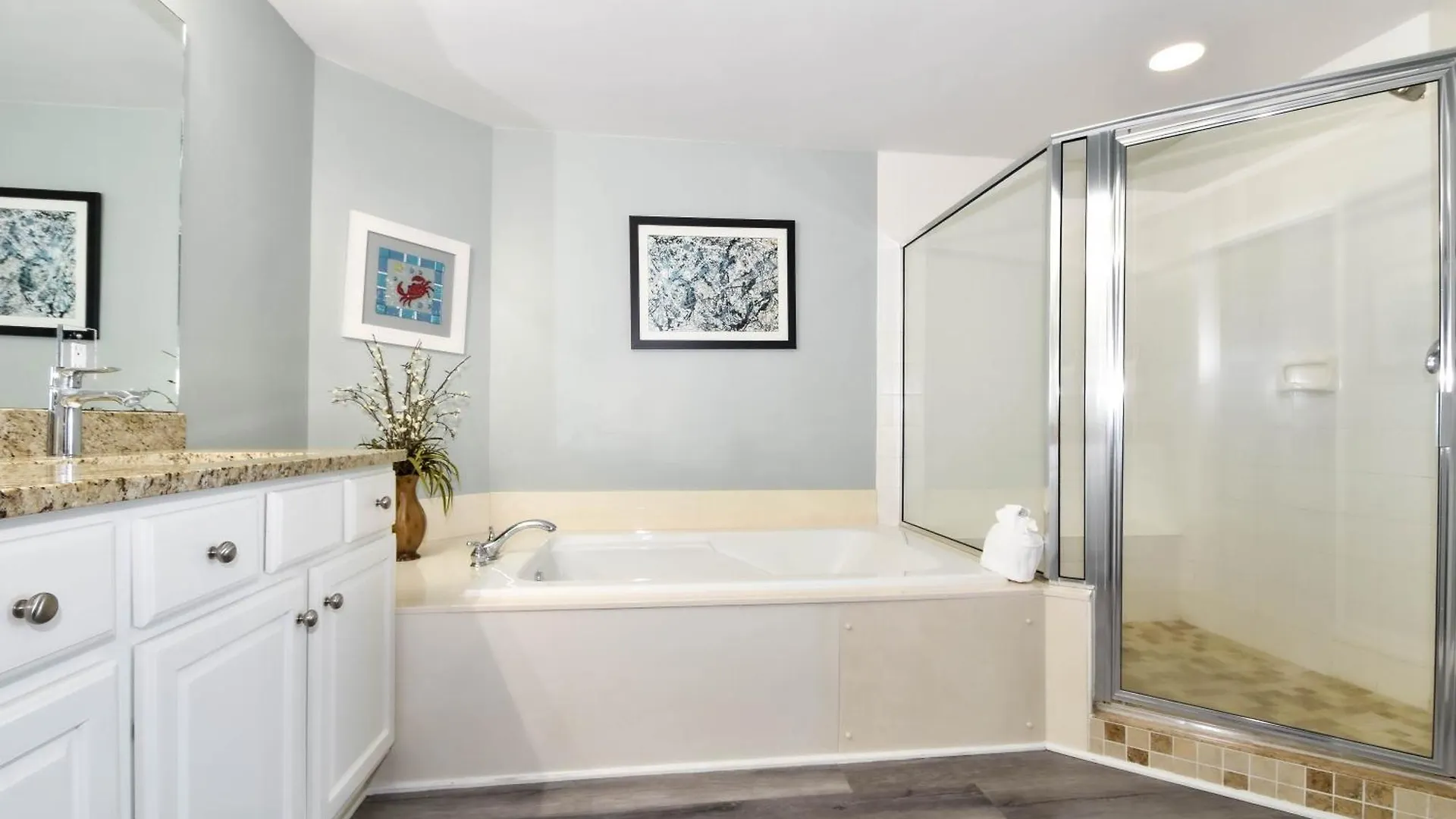 Silver Towers E805 Apartment