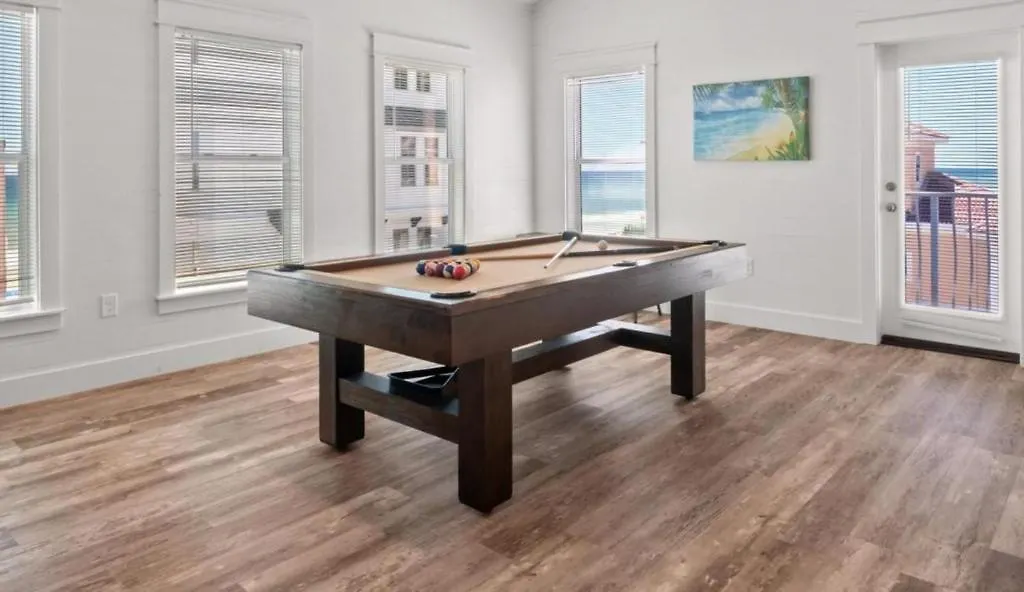 Seaside Palace With Game And Jetted Pool Holiday home *