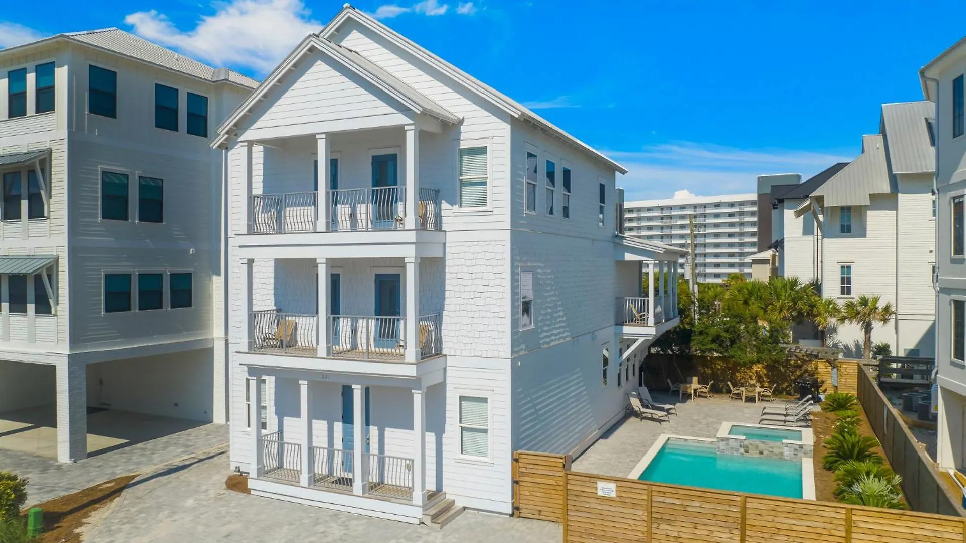 Seaside Palace With Game And Jetted Pool Holiday home *
