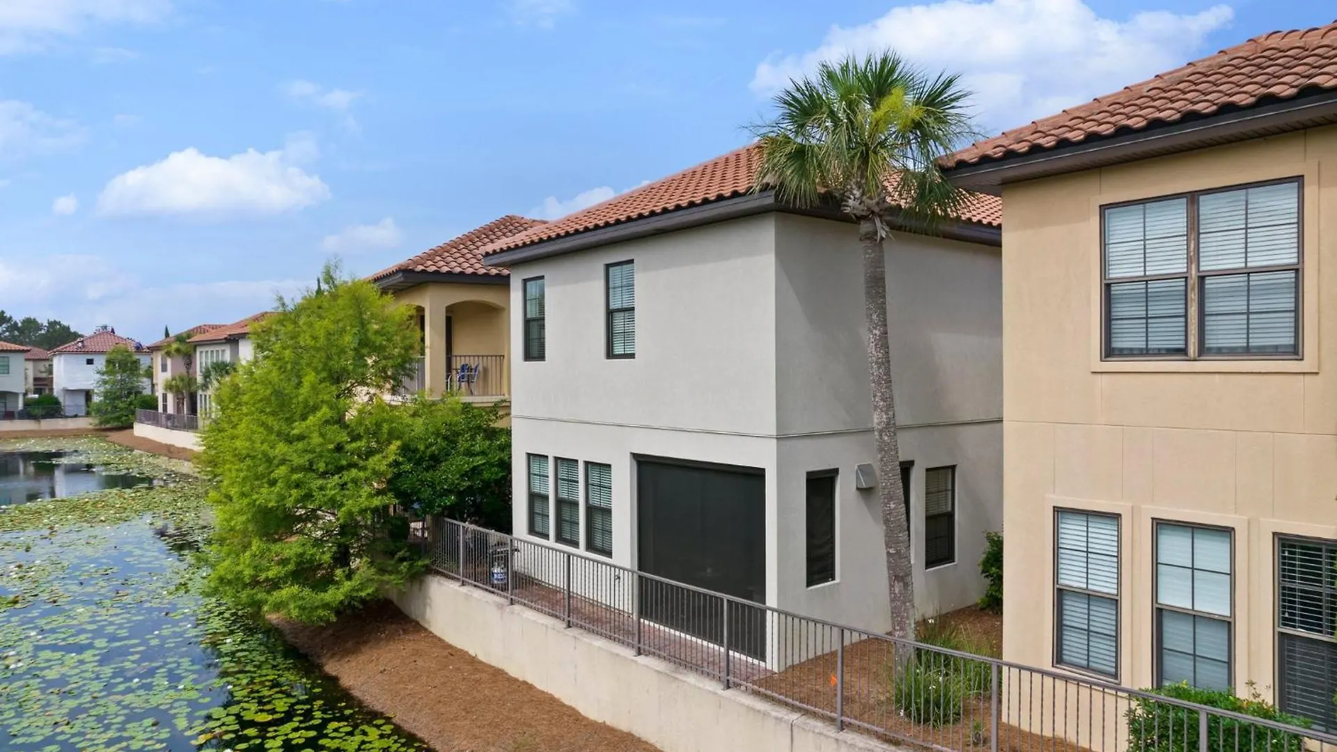 Venetian Boardwalk With Lsv And Pool Holiday home