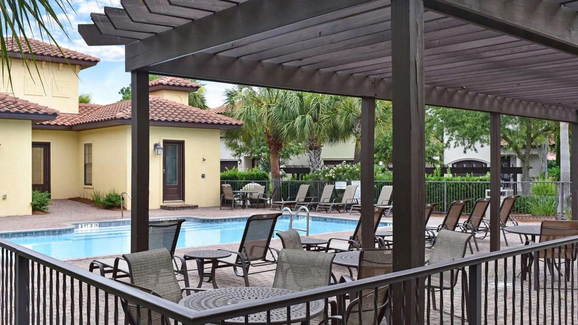 Holiday home Venetian Boardwalk With Lsv And Pool *