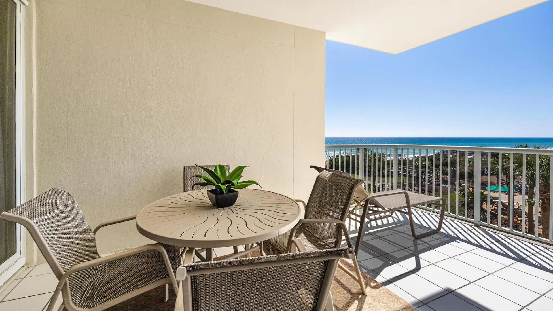 Holiday home The Crescent 205