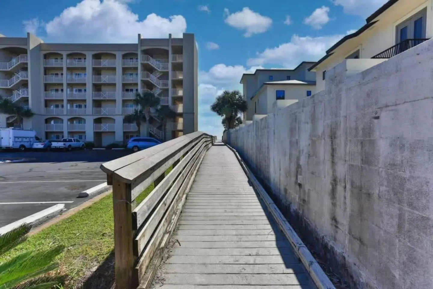 Beachside Bliss- Is Minutes From Pool Hot Tub Near Golf * Destin
