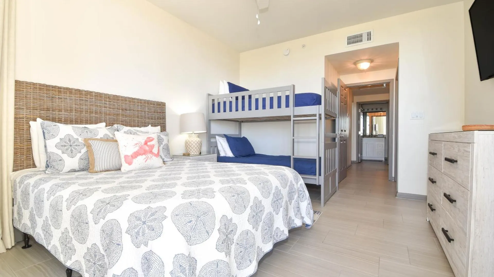 Apartment Silver Towers E102