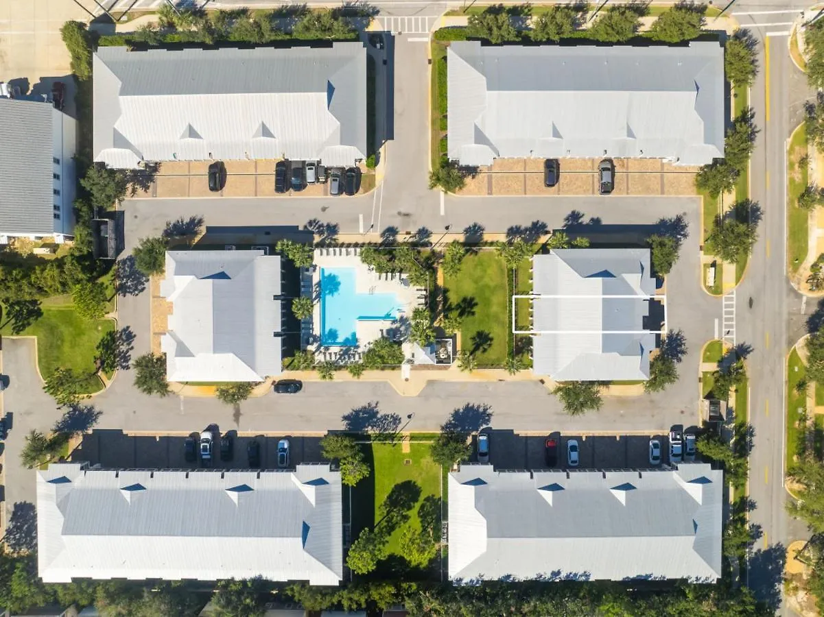 Sandy Feet Retreat Heart Of Community Pool Holiday home