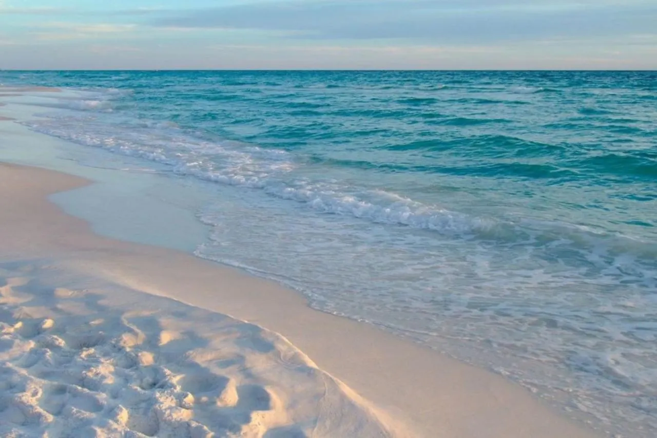 Sandy Feet Retreat Heart Of Community Pool Holiday home Destin