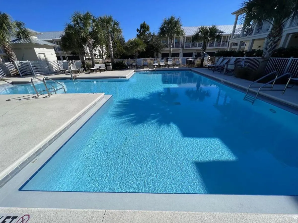 Sandy Feet Retreat Heart Of Community Pool Holiday home