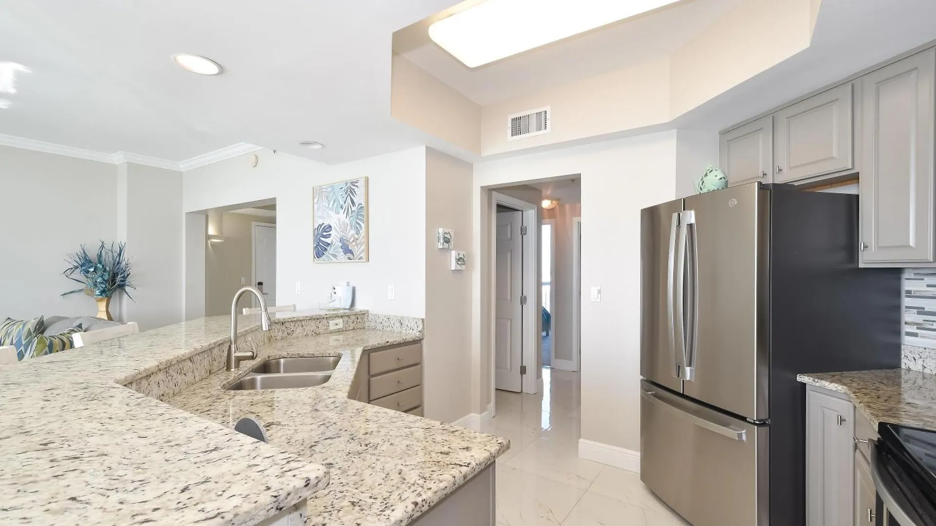 Silver Towers E504 Apartment *