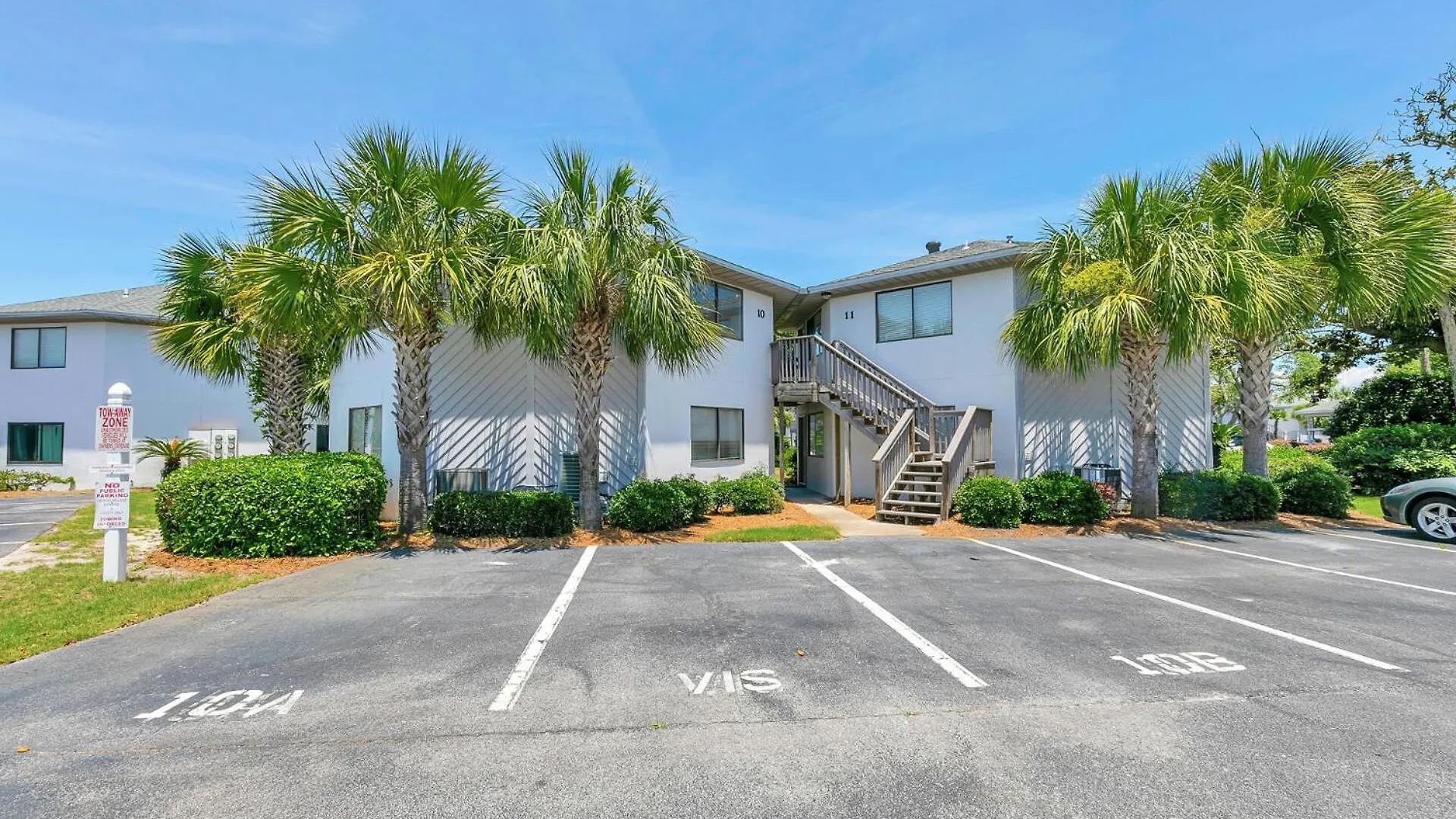 Crystal Village Ii Unit 10b- Close To And Pool! *