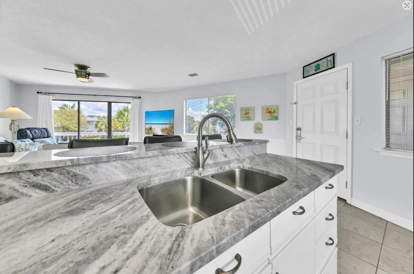 Crystal Village Ii Unit 10b- Close To And Pool! *