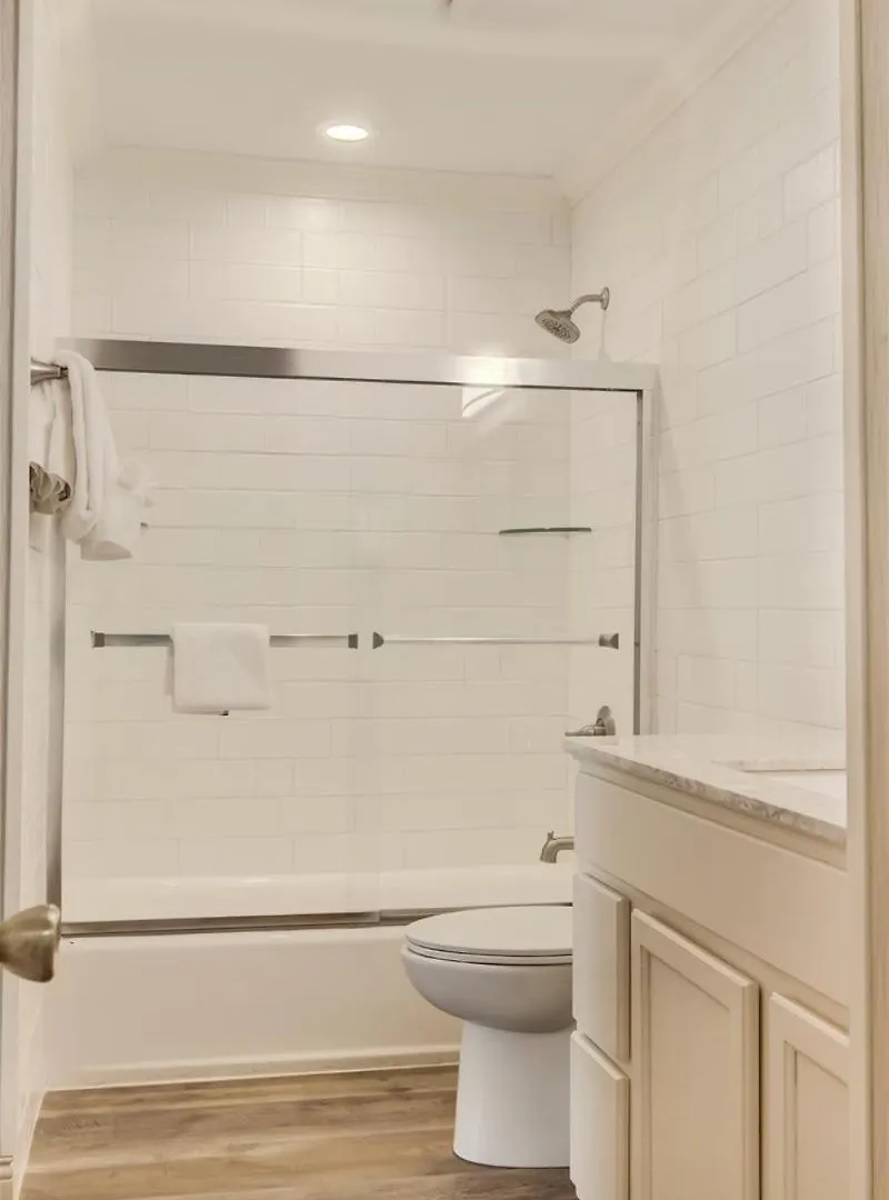10 A, One Bedroom