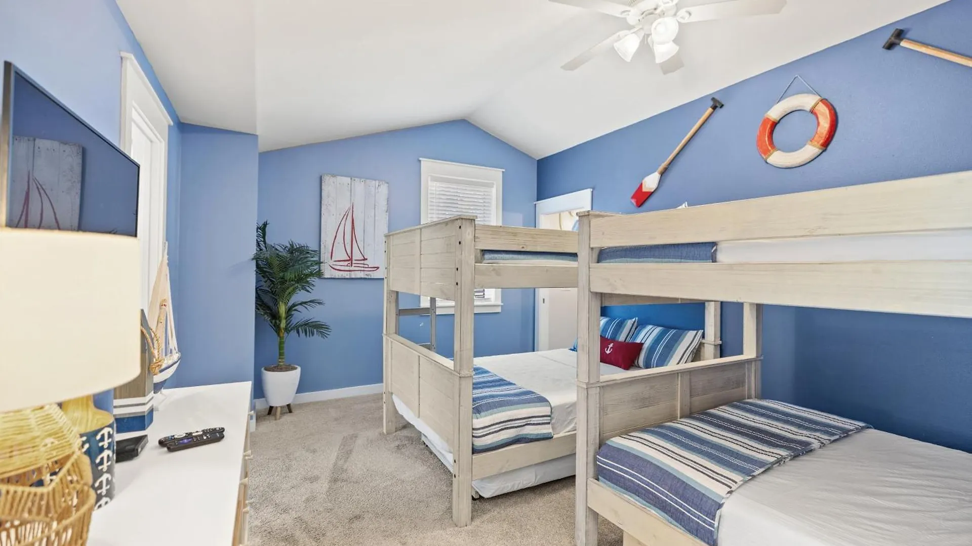 1352 Laurel Grove