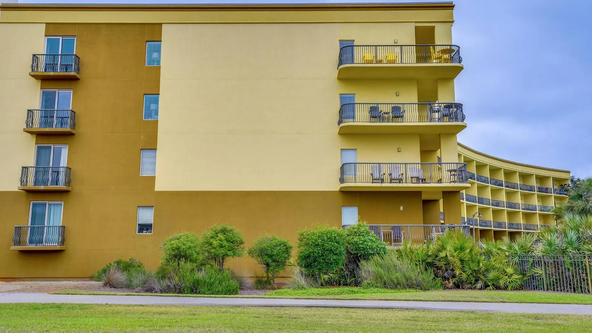 Cozy Miramar With Pools And Access! Apartment *