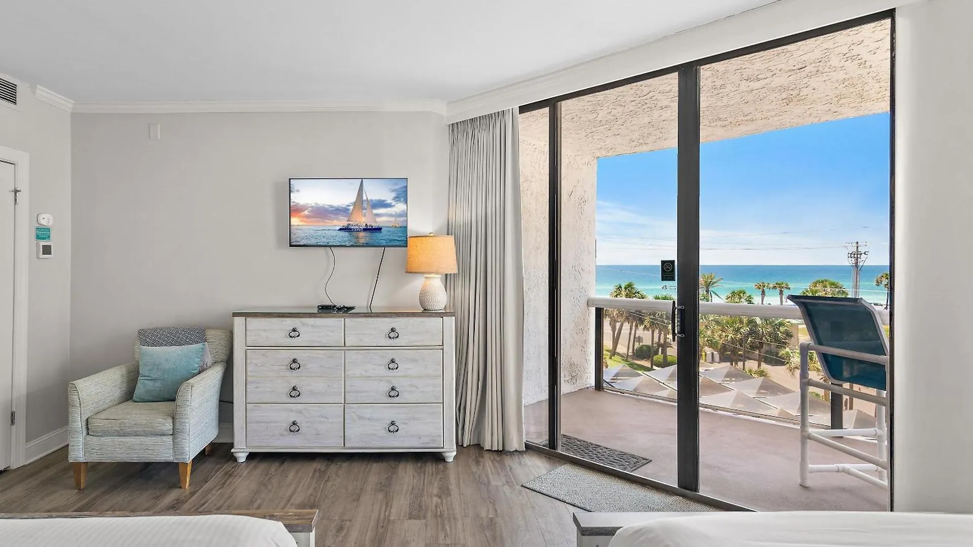 Surfside #208- Emerald Dreams Semesterbostad *
