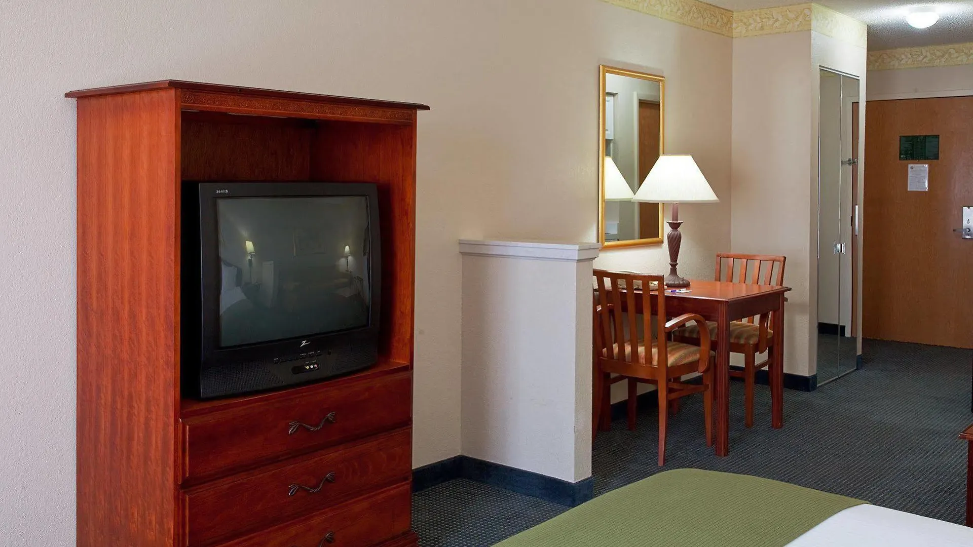 Hotel Express E - Commons Mall Area By Ihg 2*