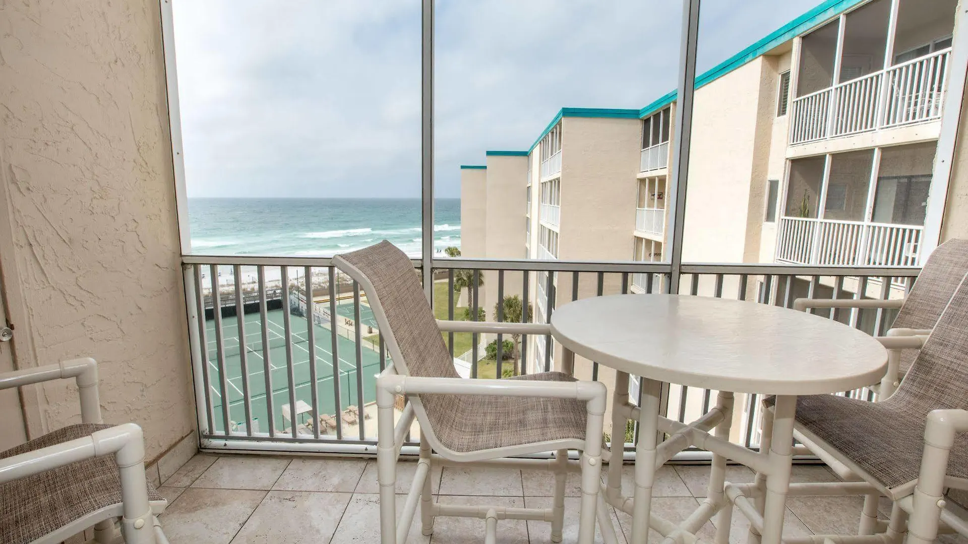 Surf & Racquet Club 416 By Realjoy