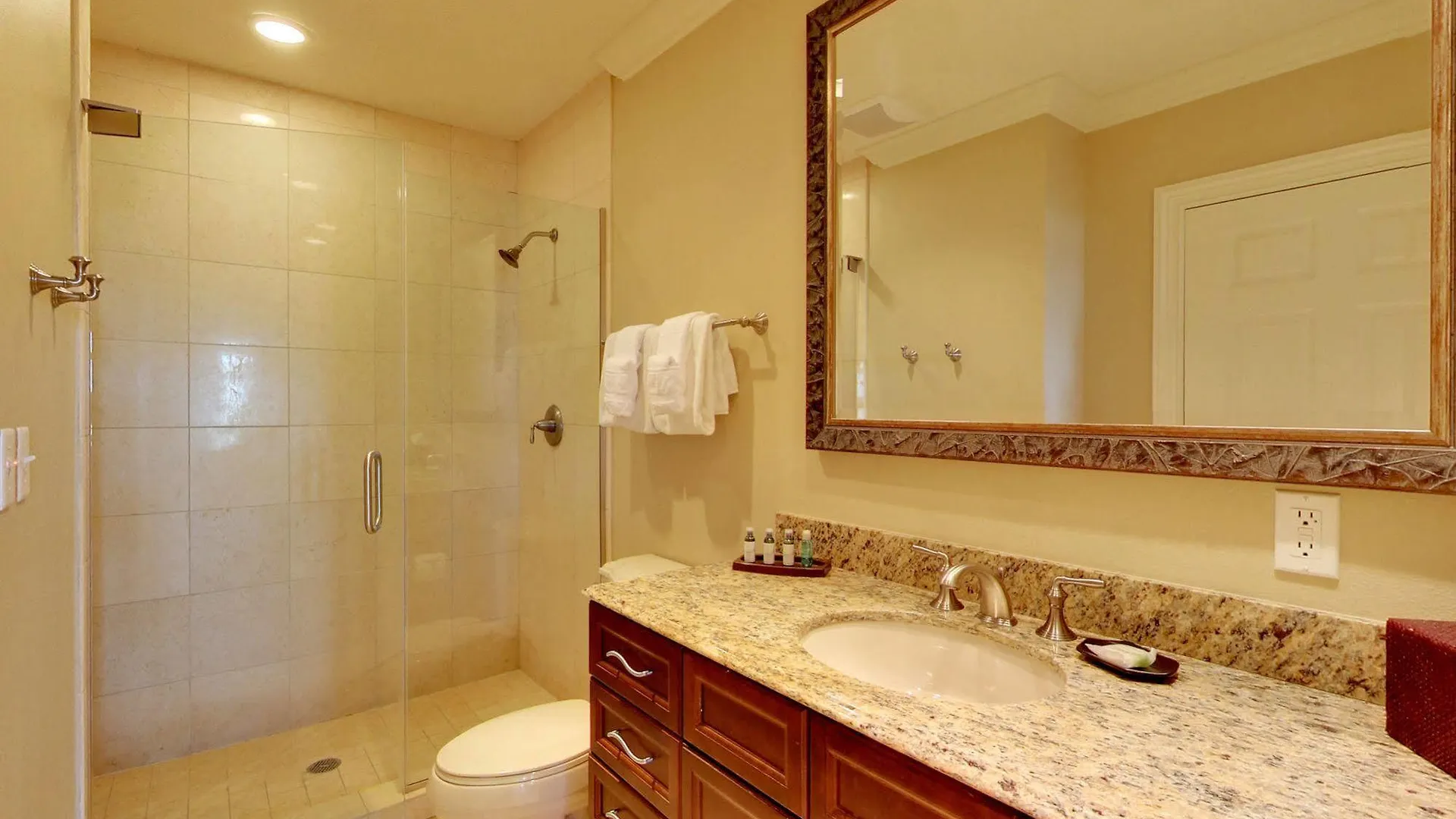 Hotel Emerald Grande At Harborwalk Village Destin