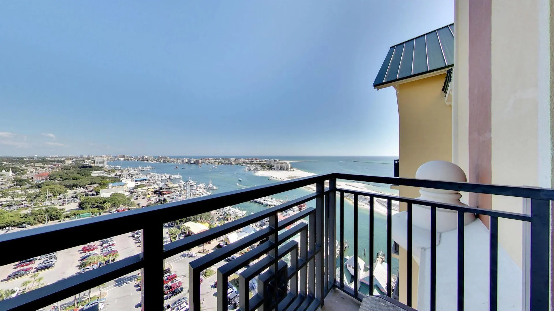 Emerald Grande At Harborwalk Village Hotel