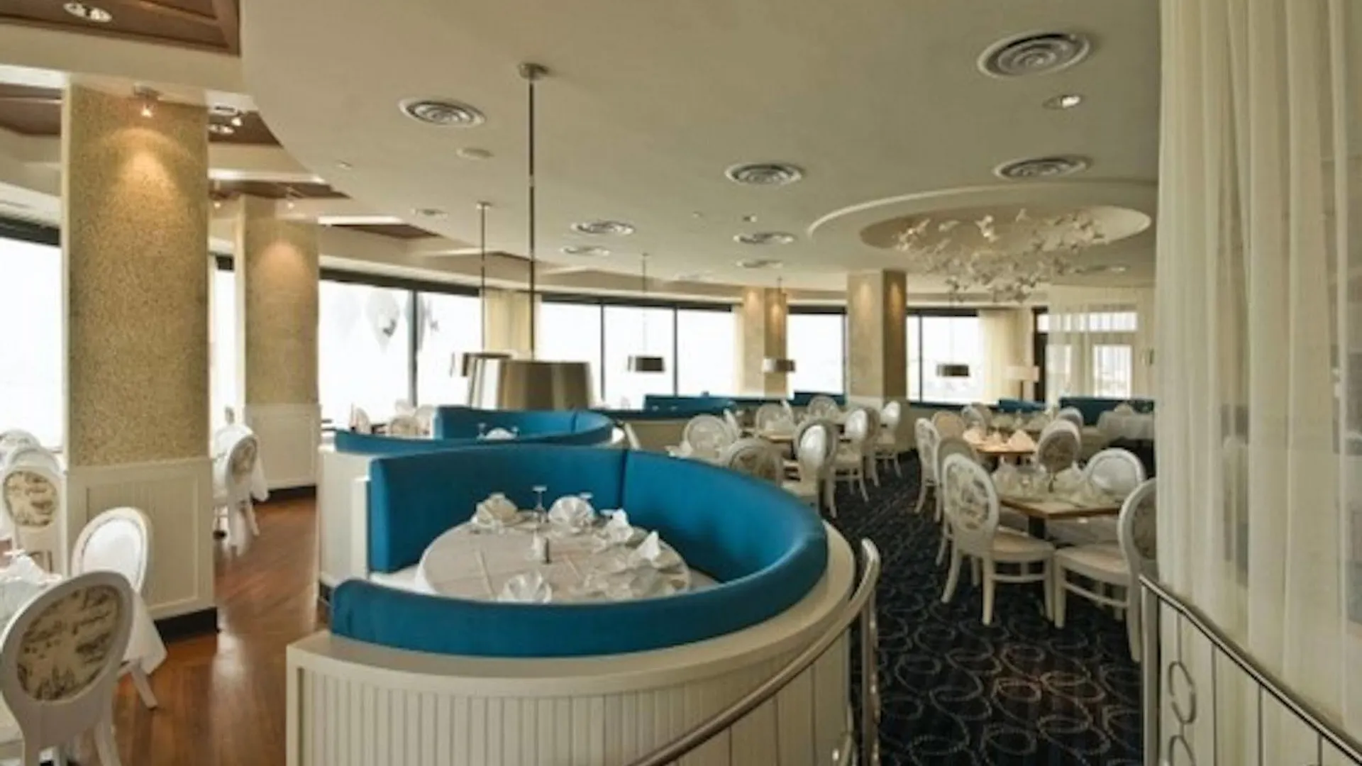 Emerald Grande At Harborwalk Village 3*